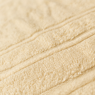 Premium kokvilnas dvielis ar bambusa viskozi 550 g/m² | vaniļas krēmkrāsā